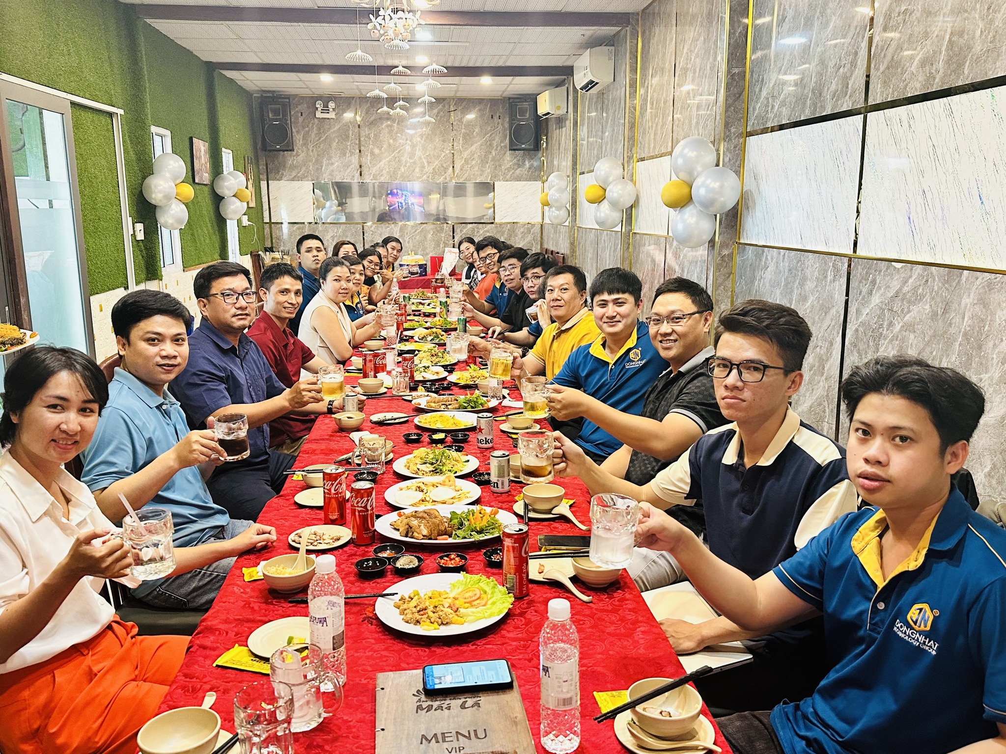 tiec-sinh-nhat-gan-ket